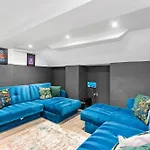 30 Percent Off! Central 5 Bed In Whitby - Games Room - Parking - Hot-Tub