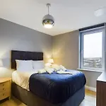 Stunning 2Br Apt In City Centre