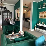 Lovely Apartment Near Town Center