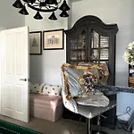 Lovely Apartment Near Town Center