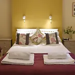 The Garden Apartment - Uk32517