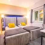 Hot Tub, Fire Pit, 4 Acre Garden, Luxury 5 Star Woodland Lodge