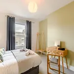 Uk41640 - Cleveland House