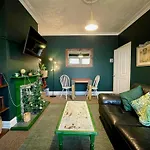 Stylish And Artistic Flat In Southend On Sea