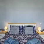 Modern Apartment Private Parking Walk To Beach