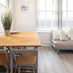Host & Stay - Harbour Lights