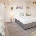 Host & Stay - Harbour Lights
