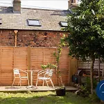 Half Moon House - Timeless Charm With Sea Views