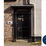 Half Moon House - Timeless Charm With Sea Views