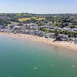 2 Beach Court - Direct Beach Access Sea Views