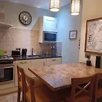 Murrayfield Spacious 2-Bedroom Apartment