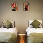 Spacious Flat For Contractors Near Football Grounds