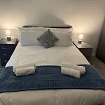 Modern - City Centre - 2Br Apt