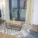 Central 2 Bed 2 Bath Apartment Near Brighton College, Beach, Hospital - Long Stay Offers