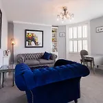 Beautiful Regency Flat By Sea
