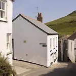 Gorgeous Cottage Parking Short Walk To Beach