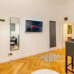 Cosy City Apartment, Free Street Parking