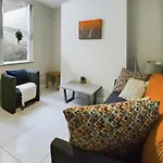 Luxurious 5 Bedroom Home Near City Centre