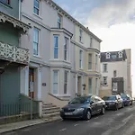 Sherbourne House - Seaside Apartment
