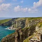Merlins Cottage - Tintagel