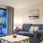 1 Camperdown Lodge