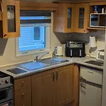 Thorness Bay - 3-Bed Cabin - Sleeps 6 - Petsok