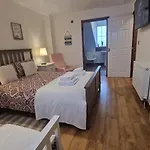 3-Bedroom Family Holiday Home