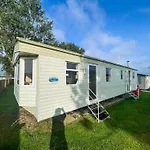 Caravan By The Sea At California Cliffs Holiday Park In Norfolk Ref 50014B