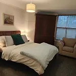 Beachfront 2-Bedroom Garden Flat With Hot Tub, Sleeps 8
