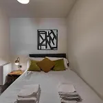 Renaissance 2 - 2Bedroom Flat In Southport