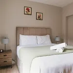 Luxurious 2 Bedroom City Centre Apartment Walking Distance To Everything Sleeps 6