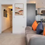 Luxury Apartment - Sleeps 5 - Rose Platinum Properties