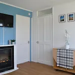 46 Hectors, Sunbeach, Scratby - Two Bed Chalet, Sleeps 4, Pet Friendly, Free Wi-Fi, Free Entry To Onsite Clubhouse And Bed Linen And Towels Included