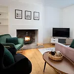 T&J House In Eyemouth: Cozy Coastal Retreat