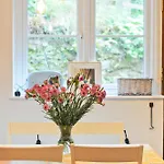 1 Apse Castle Cottage - Chocolate Box Cottage, Pet-Friendly Luxury Cottage, Surrounded By Ancient Woodland In Shanklin