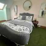 Rhianfa 4 Bedroom House Minutes Walk From The Beach