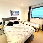 Britannia Ocean Park Apartments - Oceanfront And Sea View - Free Parking & Fast Wifi