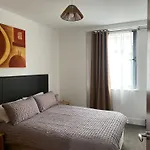 Pleasant Stay Apart