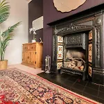 107A - 3 Double Bedrooms