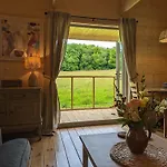 Raleigh Lodge - High Quality Lodge In Secluded Meadow