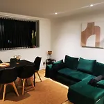 14 Contractors! Free Parking
