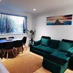 14 Contractors! Free Parking