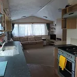 St Osyth - Seaside 3-Bedroom Lodge - Sleeps 6