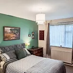 Oak Lodge