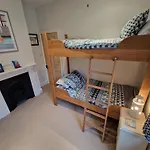 Midships A Holiday Home In Dartmouth Sleeps Upto 6 People ,Pet Friendly , 10 Minutes Walk To Town Centre With Parking Included