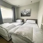 Beautiful Chalet In The Seaside Village Of Scratby, Norfolk Ref 51054S