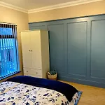 Eachtra House-Minutes From City
