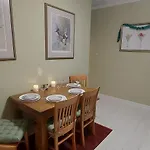 The Enigma - 2 Master Bedrooms Sleeps 6