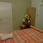 The Enigma - 2 Master Bedrooms Sleeps 6