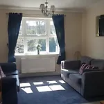 3 Double Bed Bournemouth Apartment Close To Beach!